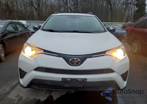 2017 Toyota Rav4 Le z USA, uszkodzony, nr VIN JTMZFREV8HJ711191